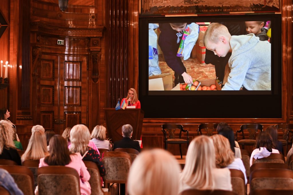 How to be a Woman Who Changes the World: The Experience of Ukrainian Women and Public Figures in Europe